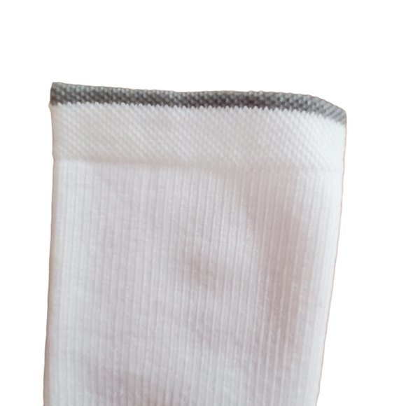 NWOT  2 Pair Avalanche Men's Socks White Grey - Picture 3 of 6